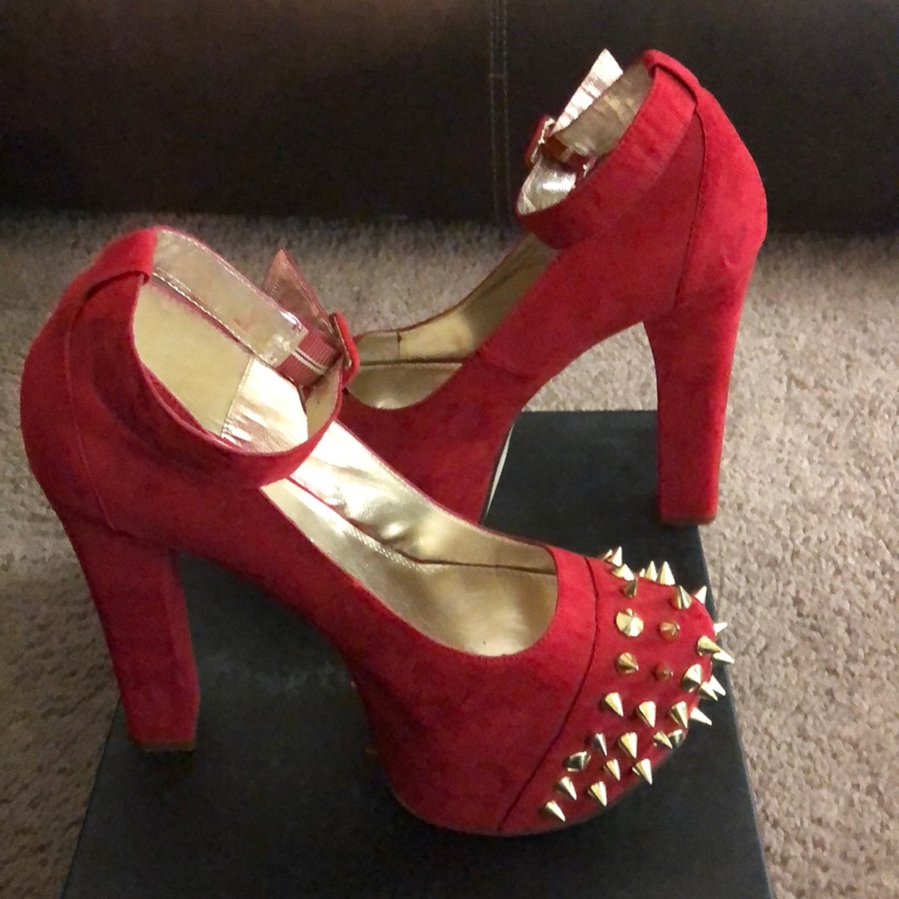 Heels - Picture 2 of 5